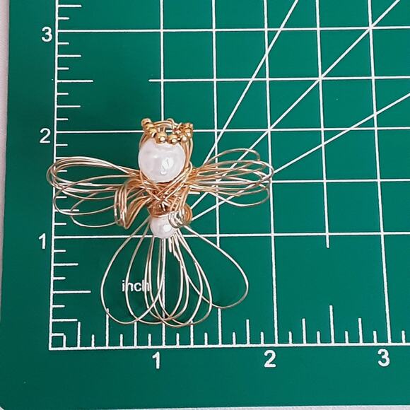 Holiday Angel Brooch Gold Tone Wire And Pearlesque Beads - Picture 6 of 6